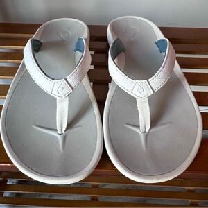 OluKai flip flops size 8